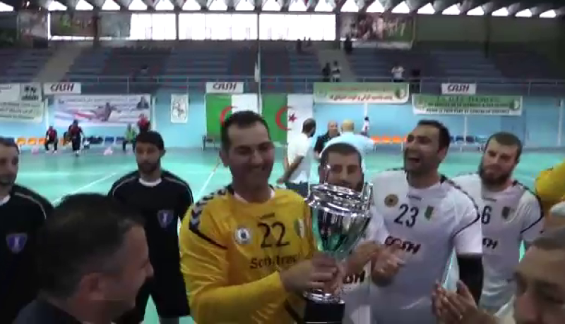 نادي المجمع  البترولي لكرة اليد رجال يتوج بالكأس الممتازة