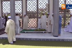 إلقاء النظرة الأخيرة على جثمان الفقيد محمد بن بريكة بالزاوية البلقايدية