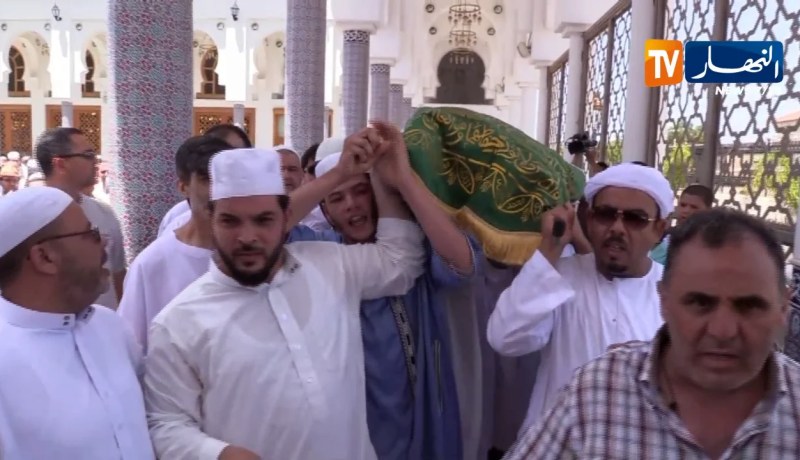 الدكتور محمد بن بريكة يوارى الثرى إلى مثواه الأخير