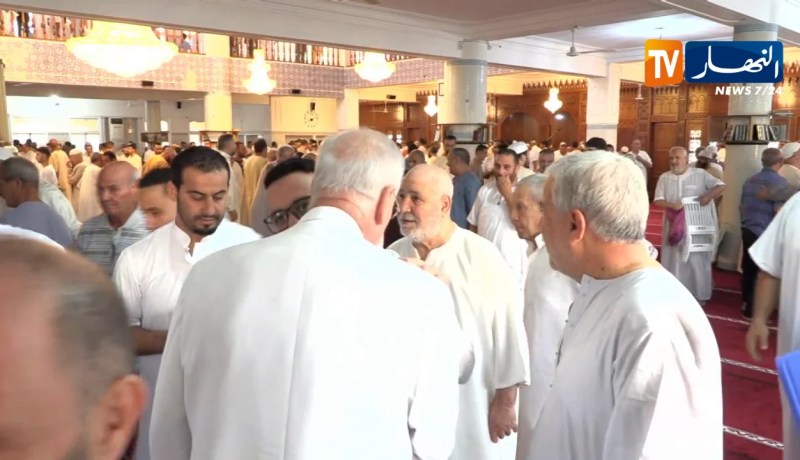 ملايين المصلين يؤدون صلاة عيد الأضحى بمساجد الجمهورية 