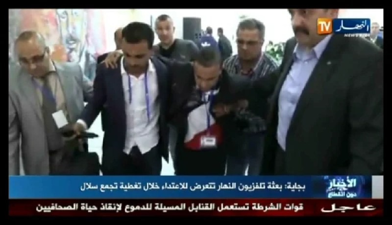 فيديو: صحفيون من القطاع الخاص والعمومي يتعرضون إلى اعتداء عنيف من طرف متظاهرين ضد “الرابعة” في بجاية