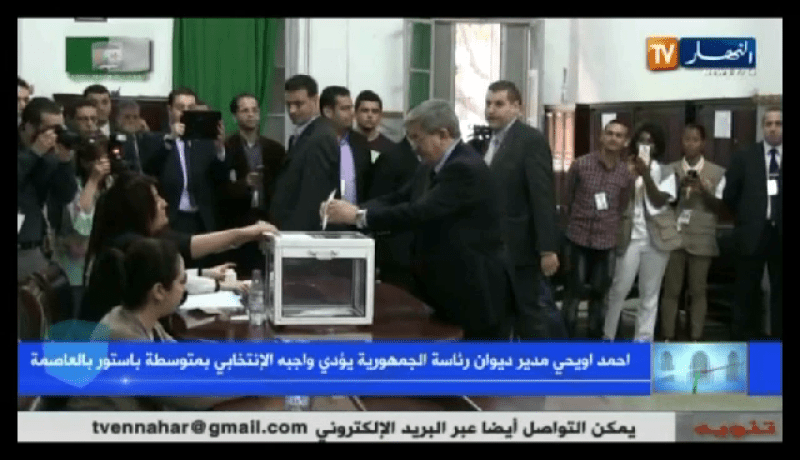 أويحي يدلي بصوته في ثانوية باستور بالجزائر العاصمة