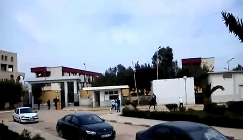 فيديو خطير يظهر تراشق بالحجارة داخل حرم جامعة وهران