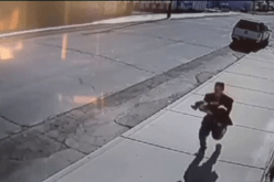 بالفيديو طفلان ينقذان أخاهما الرضيع من الخطف