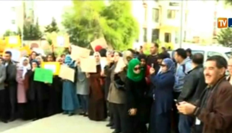 المشاهد الأولى للوقفات الإحتجاجية كنابست أمام مديريات التربية في كامل الترب الوطني