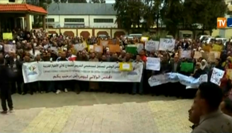 بالفيديو انطلاق وقفات كنابست تحت شعار صامدون صامدون وللأقراص المضغوطة رافضون