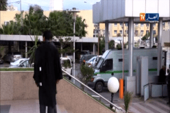 بالفيديو وصول المتهمين في فضيحة الطريق السيار شرق غرب إلى مجلس القضاء