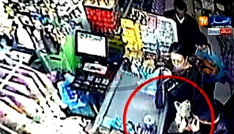 بالفيديو أخبث طريقة لسرقة صندوق تبرعات بناء مسجد بتقصراين في الجزائر