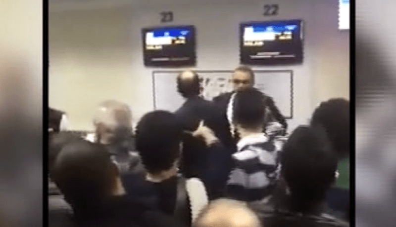 بالفيديو عشرات الجزائريين عالقون في مطار تونس الدولي