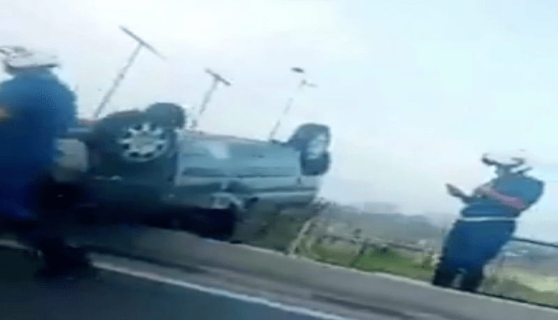 بالفيديو: انقلاب سيارة قرب منتزه الصابلات