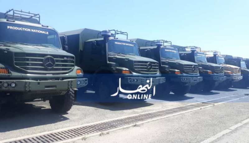 بالصور..وزارة الدفاع تسلم 278 شاحنة من علامة “مرسيدس-بنز” لهيئات عسكرية ومدنية