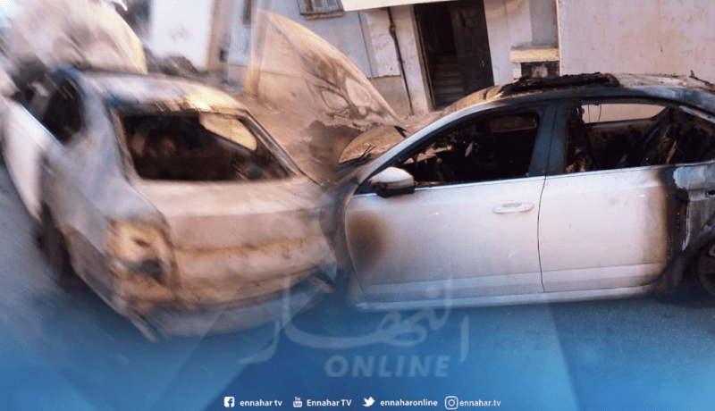 بالصور..إحتراق سيارة مدير الخدمات الجامعية في ظروف غامضة ببرج بوعريريج