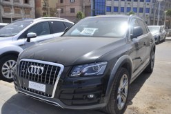 بائع سيارات فخمة طريق باب الزوار