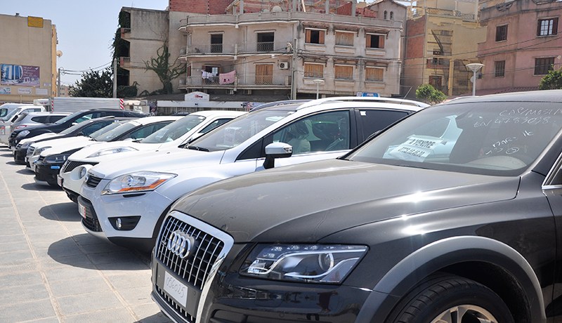 أمن البيض يحقق في قضية احتيال وكيل سيارات على 100 زبون