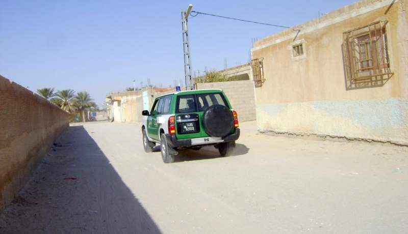 التوقيف الفوري والمباشر لكل من يلاحق سيارات الدرك أو يتتبعها