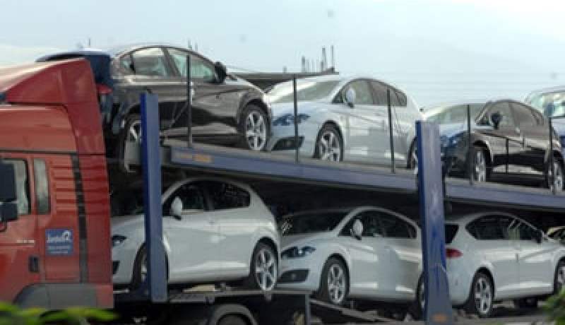 عصابــة‮ ‬يقودهــا عسكـريّ‮ ‬تستــورد سيــارات فخمة من أوروبا بشهادة عطب لمجاهد‮ ‬