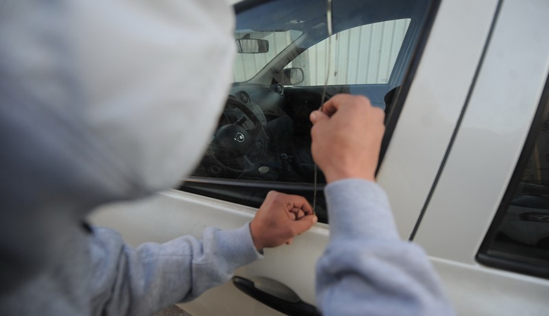 الإطاحة بعصابة مختصة في تزوير وتفكيك السيارات بباتنة