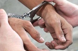 تاجر يقبض على لص متلبس بسرقة محله ويسلمه للشرطة في تبسة