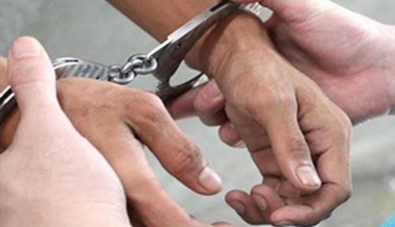 تاجر يقبض على لص متلبس بسرقة محله ويسلمه للشرطة في تبسة