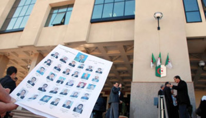 المحامون المنشقون يتمسكون بالطعون ويهددون باللجوء إلى تحكيم وطني ودولي