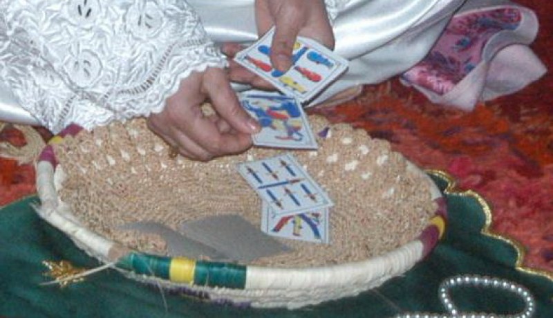 مشعوذة تسخّر الجن للإسـاءة لله والرسول عـبر كتابات ورسومات بمسجد في الأبيار
