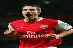 فان بيرسي يقود يونايتد للفوز على ارسنال في دوري انجلترا