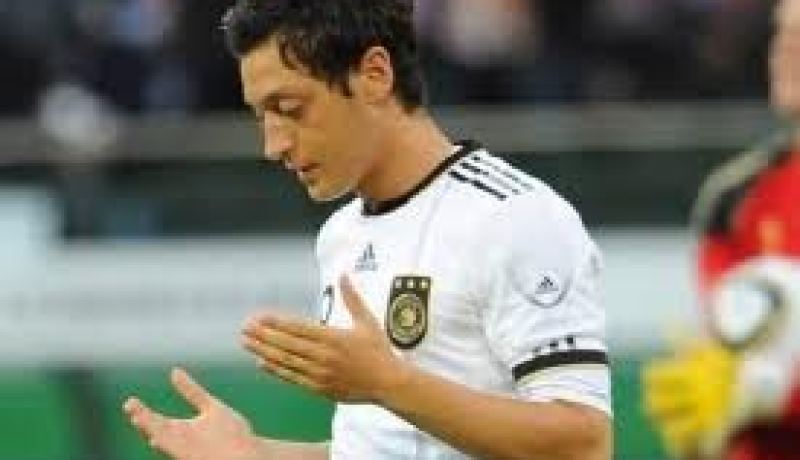 أوزيل يؤكد أن ريال مدريد الأعظم في العالم
