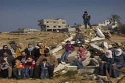 الاحتلال الإسرائيلي يواصل هدم مساكن الفلسطينيين ومصادرة أراضيهم