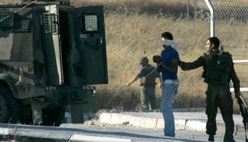 قوات الاحتلال الإسرائيلي تعتقل شابا فلسطينيا جنوب بيت لحم