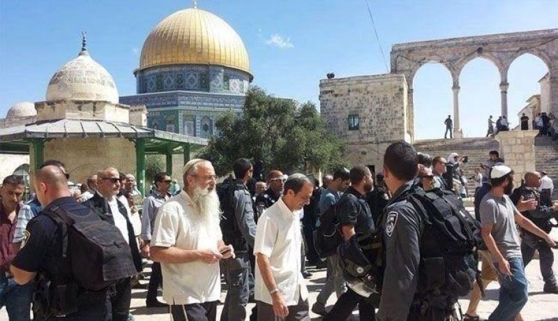 المستوطنون يواصلون إقتحامهم للمسجد الأقصى