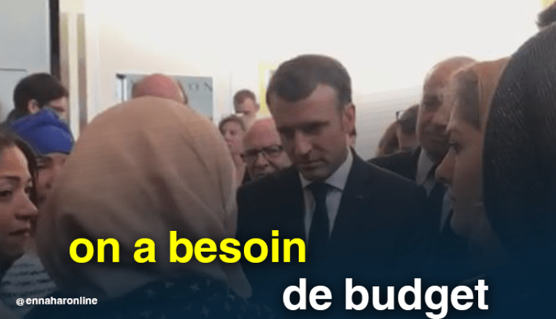بالفيديو.. محجبة تطلب من “ماكرون” ميزانية للنساء