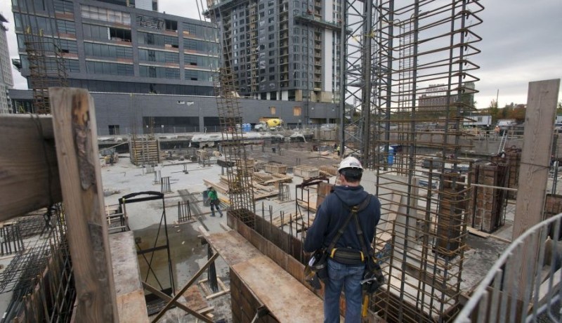 وفاة جزائري ومغربي بورشة بناء بباريس