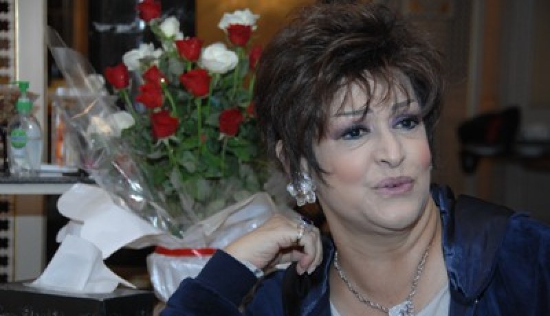 وردة‮.. ‬لترويج السياحة المصرية في‮ ‬الجزائر‮!‬