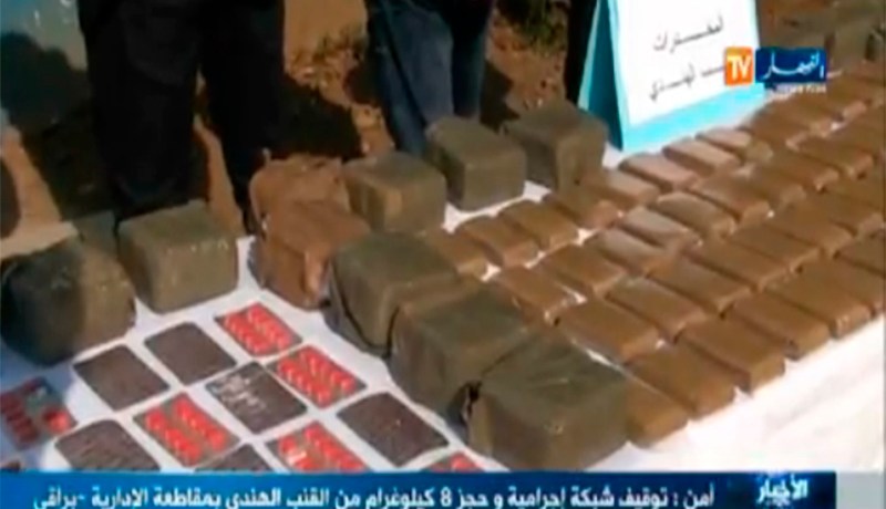 بالفيديو…توقيف أربعة أشخاص وحجز كمية معتبرة من المخدرات والأسلحة البيضاء ببراقي