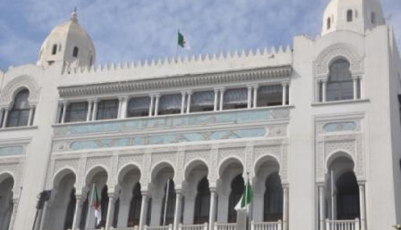 صفقات بالملايير.. والبنيان باطل