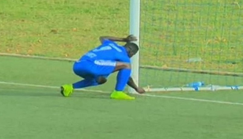 شاهد.. لاعب يستخدم السحر لإحراز هدف