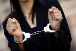 فتاة متهمة بضرب عشيقها بعدما أوهمها بالزواج وسلبها 21 مليون