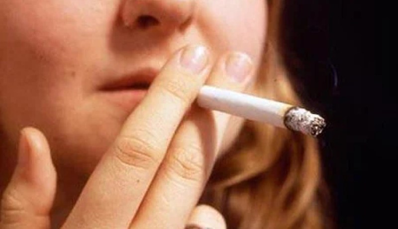 تدخين المرأة يزيد مخاطر الإصابة بتوقف القلب المفاجئ