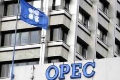 الجزائر تدعو لخفض إمدادات النفط من أوبك وحلفائها