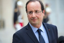 هولاند يقوم بزيارة مفاجئة لمسجد باريس الكبير