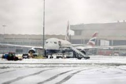 الغاء 80 رحلة بمطار هيثرو بلندن بسبب الثلوج