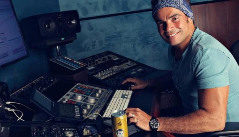 18 ألف دولار سعر ساعة عمرو دياب