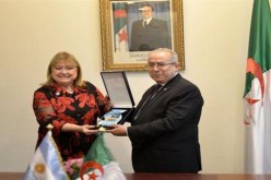 الرئيس الأرجنتيني يقلد لعمامرة بوسام سان مارتين