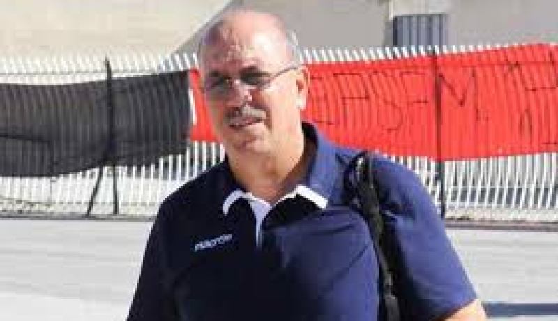 عبد القادر يعيش يرفض تسريح اللاعب بن عياد