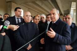 بالصور..نسيب يتفقد مشروع نظام تعزيز التموين بالمياه الشروب في البليدة