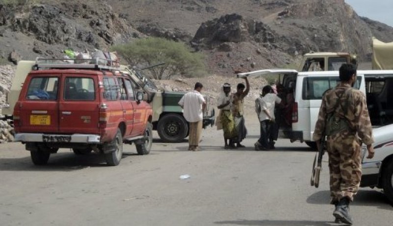 أحد قياديي تنظيم القاعدة يسلم نفسه للسلطات اليمنية