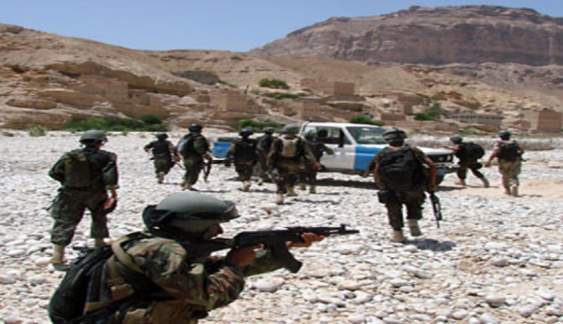 مقتل أربعة جنود و13 مسلحا من القاعدة في جنوب اليمن