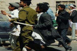 اشتباكات بين المتظاهرين المطالبين باسقاط النظام ومؤيدي السلطة في صنعاء