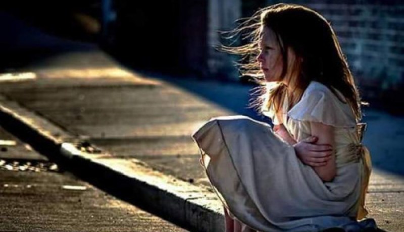 من يعينني على ثقل الأمانة.. يتيمة تحتاج الملابس والطعام