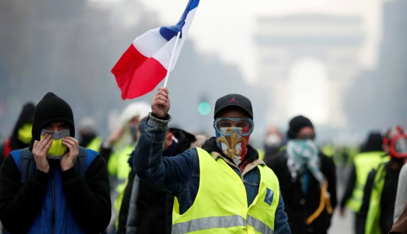 “السترات الصفراء” تؤثر على الإقتصاد الفرنسي